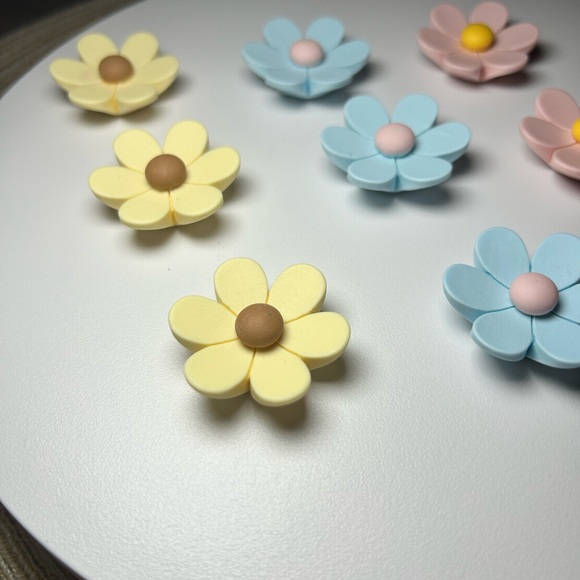 3 Daisy Fridge Magnets - Picture 7 of 17